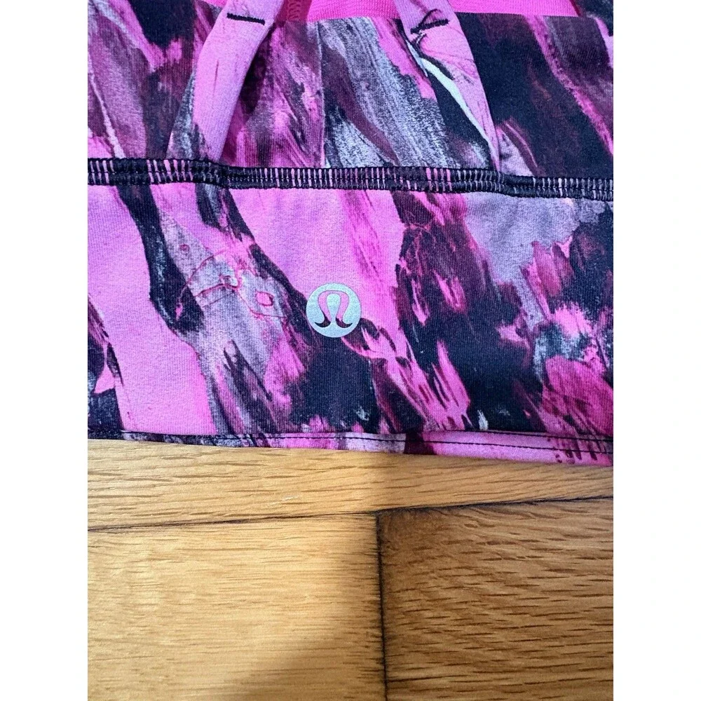 Lululemon Size 6 Energy Bra Longline Pink Geometric